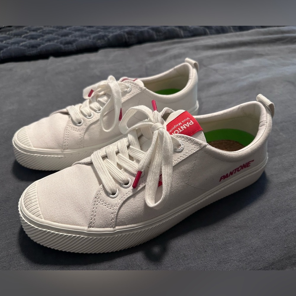 Men, Size 9, White, Cariuma Pantone Shoes.